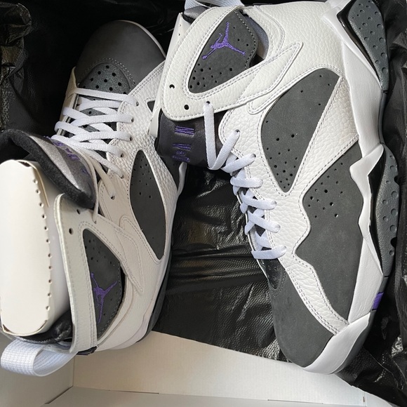 Air Jordan Retro 7s | 7.5 (M) | 9 (WMNS) - Picture 6 of 8